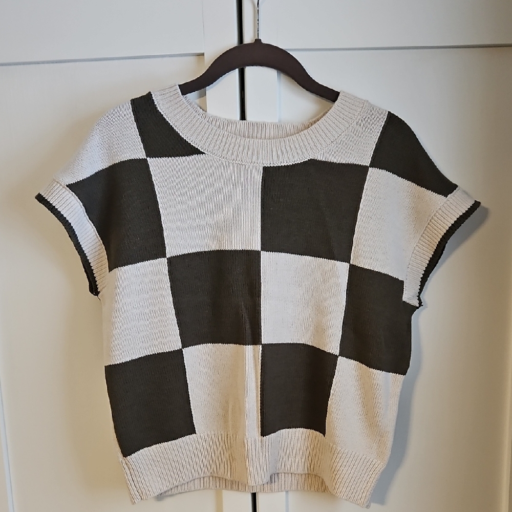 Moon & Madison Ivory and Olive Knit Top